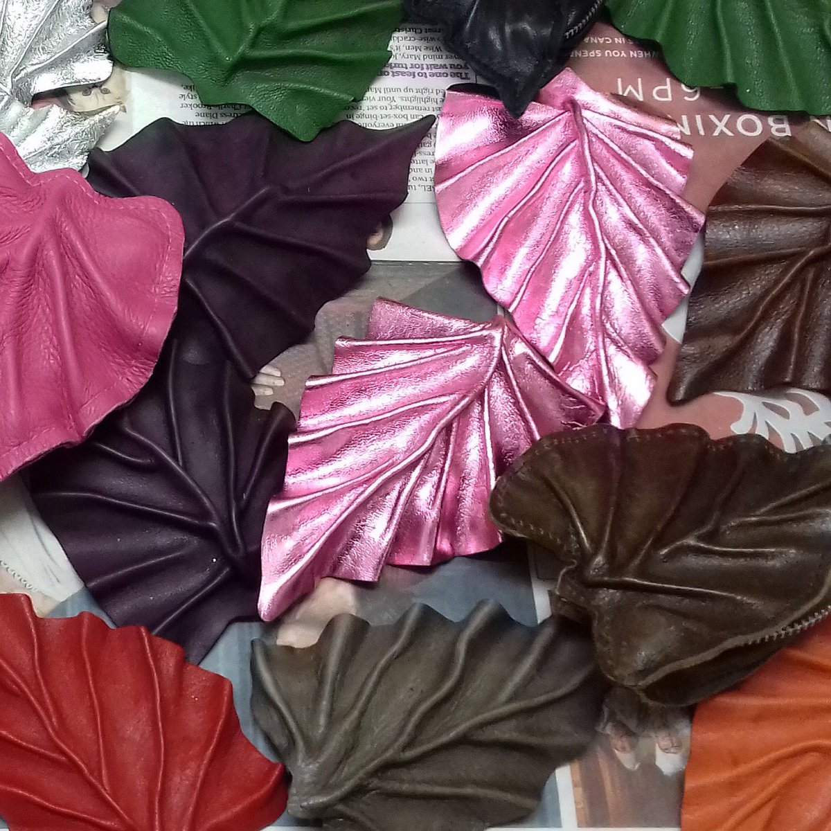 CamberwellArts's tweet photo. OPEN STUDIOS - THIS WEEKEND! Many studios across Camberwell

Image of Anthea Fuller leather work. Clockwork Studios, Brixton from 6-9pm this Friday and from 11-6pm on Sat &amp; Sun. For more info follow @antheagingerhouse

#camberwellarts #camberwellartsfestival #clockworkstudios https://t.co/woPyObXb2w