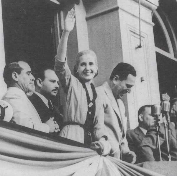 "Soy peronista, por conciencia nacional, por procedencia popular, y por apasionada gratitud a mi pueblo". 
EVITA