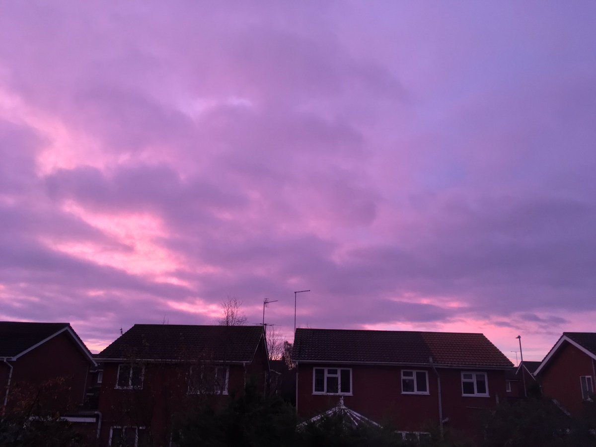 Sunset this morning over Market Deeping with lovely pink and violet colours #LoveUKWeather <a href="/peterboroughtel/">Peterborough Telegraph</a> <a href="/LincsSkies/">Lincolnshire Skies</a> <a href="/UKWeatherSnaps/">UK Weather Snaps</a> <a href="/StunningSkies/">Stunning Sky Pics</a> <a href="/SkyScapes2/">#SkyScapes</a>