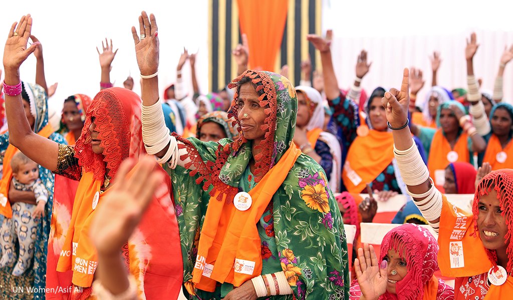 unwomenchief's tweet photo. On my trip to #Pakistan, we're taking our #HearMeToo campaign to locals. Today was a momentous occasion because Mithi is set to be an example of a 'zero child marriage’ village in Pakistan: https://t.co/36IiHQdFta #16days https://t.co/KPX1jeha5b