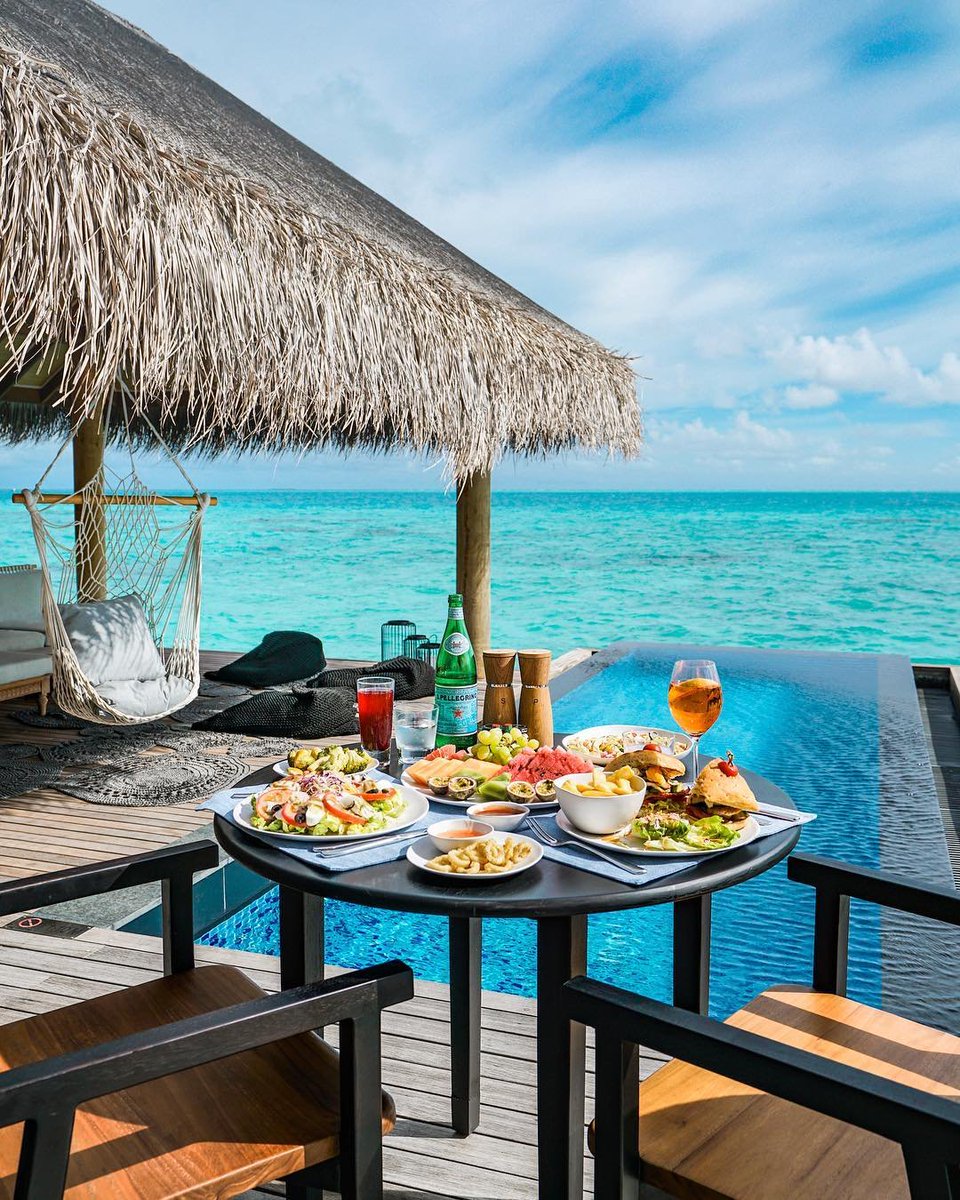visitmaldives's tweet image. Feed your wanderlust and morning cravings with a breakfast overlooking the stunning turquoise lagoon. Good morning from Maldives…the Sunny Side of Life ☀️🌴🌊 | 📷: michutravel via IG | #Maldives #VisitMaldives #SunnySideofLife