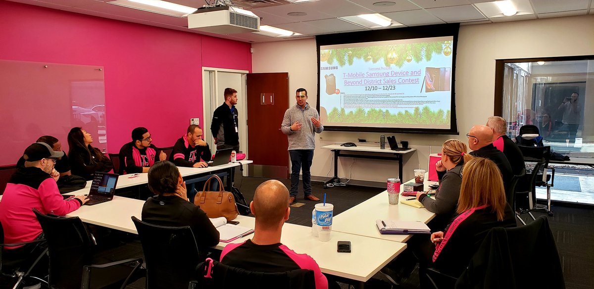 Kicking off T-Mobile's district meeting with an exciting contest from Samsung!  Great job @SamsungZakOKC #partnerships #WinQ4 #GreatPlains #TeamOKC <a href="/ToddIsrael1/">Todd Israel</a> <a href="/erackley18/">Elsie Rackley</a> <a href="/QuinnMcConnell3/">Quinn McConnell</a>