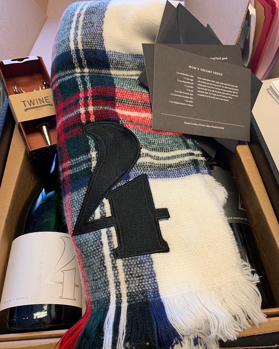 FourCellars's tweet photo. Holiday #fourcellars box. Join our wine club and get beautiful shipments like this of curated goodies and beautiful wines. https://t.co/5pqOy2kz6m https://t.co/I07UWBtewm