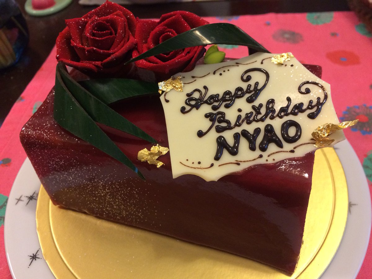 Nyao Di Twitter じゃーん 今年のマイぼっちバースデーケーキは カフェミクニズのフォレノワールスペシャルバージョン 豪華 ロマンチック 薔薇はチョコ細工なので食べられますよ アマイタマシイ