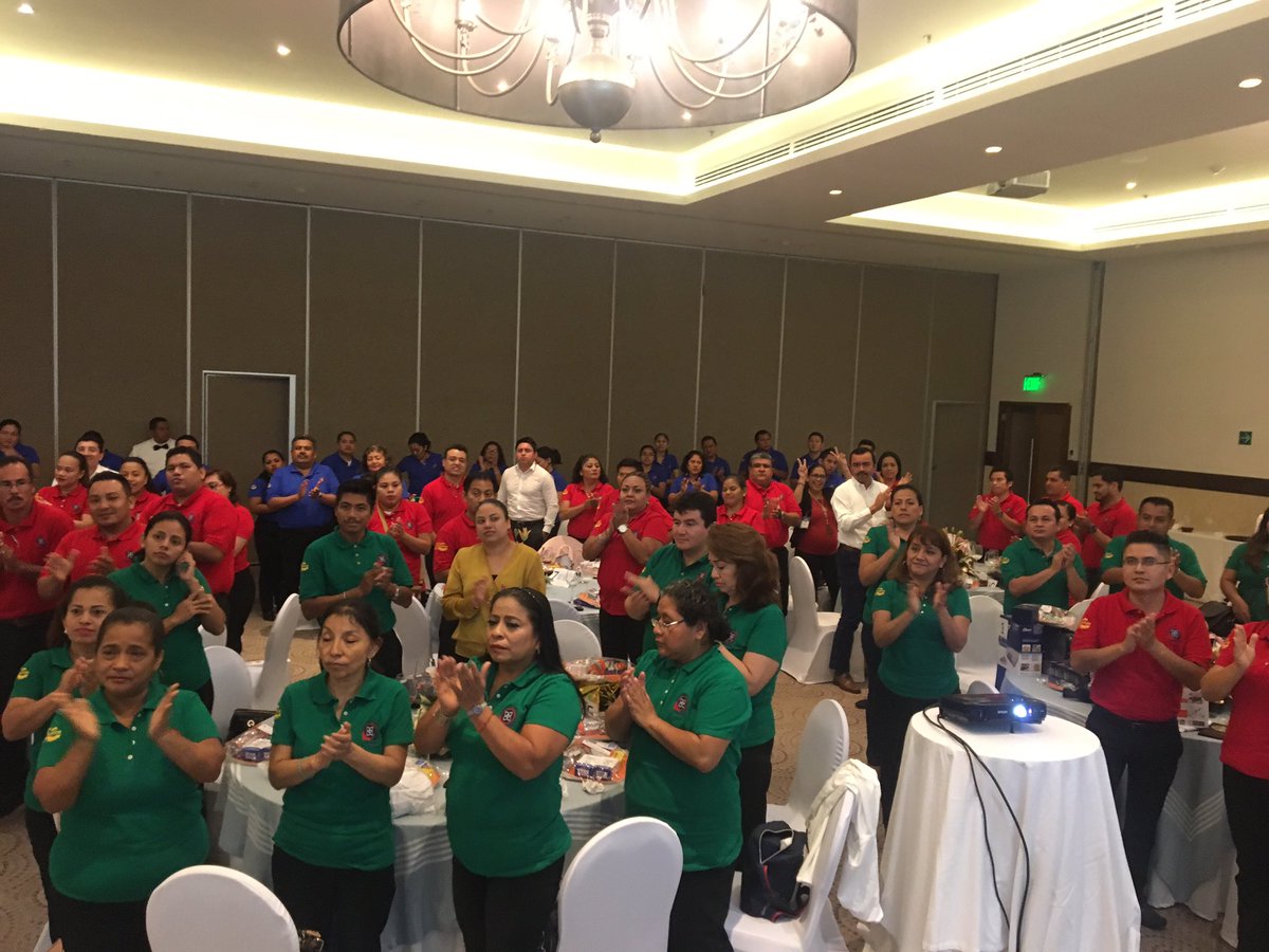 sandra_saenzz's tweet photo. Prueba superada.. reto: conducir evento de Reconocimientos por antigüedad!! https://t.co/q9LeB40nKB