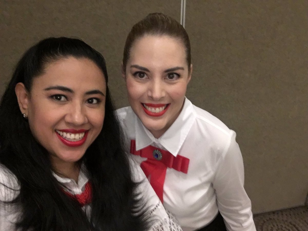 sandra_saenzz's tweet photo. Prueba superada.. reto: conducir evento de Reconocimientos por antigüedad!! https://t.co/q9LeB40nKB