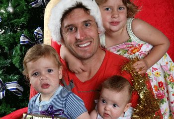 mhussey393's tweet photo. Looking back and remembering fond Christmas moments. Unfortunately, over 44,00 kids admitted to hospital in December, Starlight need your help to brighten the lives of sick kids over the festive season!   Donate today: https://t.co/zbjfptxnV7 #starlightmagic https://t.co/eL9BMe2zQM