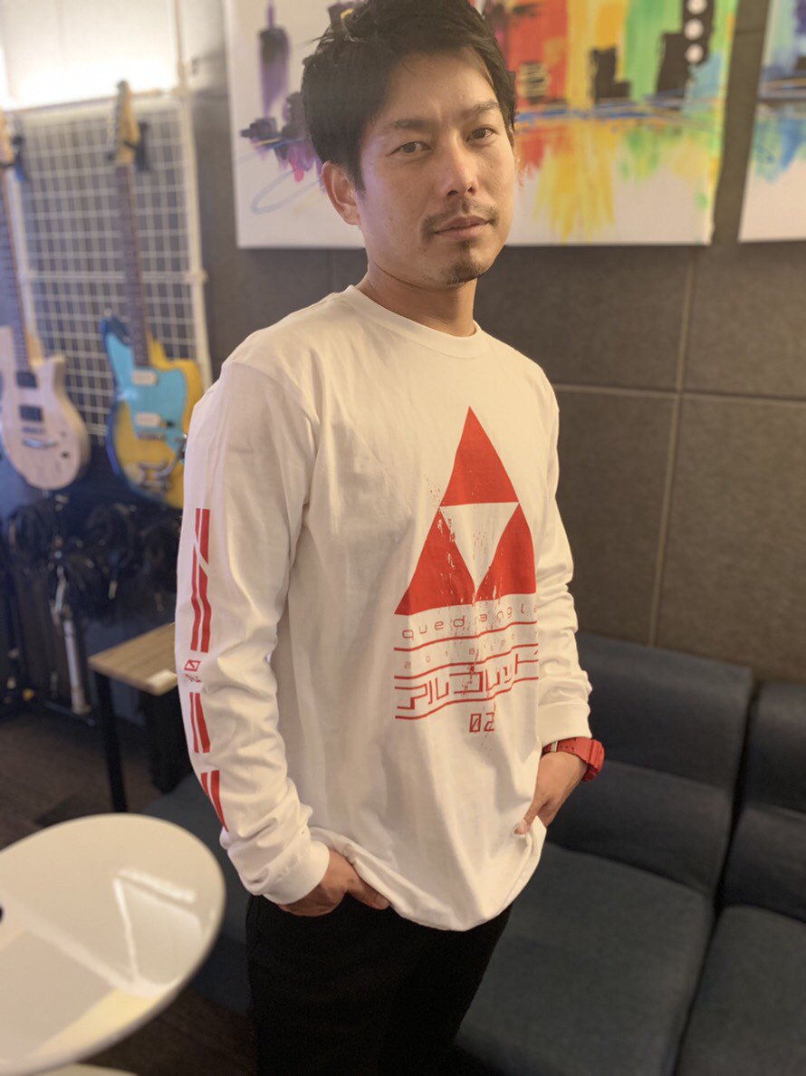 ALFRED_EHIME's tweet photo. 【ついに明日】
12/7(金)
at.渋谷RUIDO K2
ALFRED企画！
quedrangle vol.2
当日イベントロンT発売します！
是非ゲットして下さい！
参考170cm、Lサイズ着用

チケット予約受付中！ https://t.co/WJgpI0oVxR