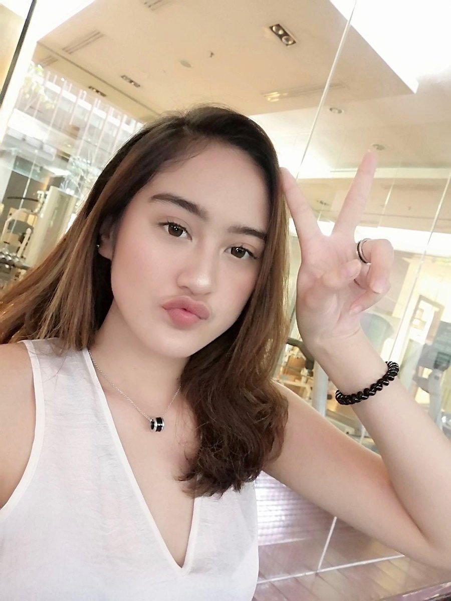 Yashh! karena kalian banyak yg request hasil foto waktu aku LIVE beberapa hari lalu di <a href="/Honor_Indonesia/">HONOR Indonesia</a>. ini dia hasil dari kamera depan honor 8x! cinta bgt sama kameranya! ❤💜💛😍 #BeyondLimits #Honor8X #Ad