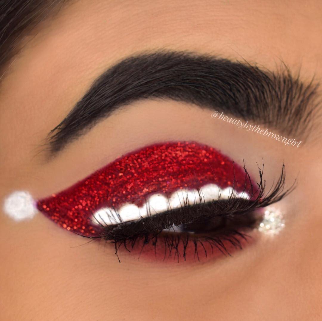 How adorable is this Santa hat eye art?! @/ beautybythebrowngirl (IG).

Code CYBMON saves you 💰