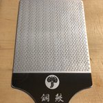 「わさび」でおろす「わさび」!？このおろし金wまさに職人技!