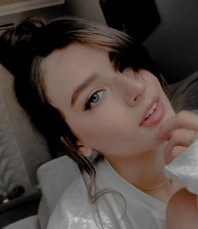 ❴ sᴇ ʙᴜsᴄᴀ ❵
    ˗ˋ #ᴡɪɴxᴄʟᴜʙsϙᴜᴀᴅ ˊ˗

  ╰ ❁࿔ ━━；ＭＥＲＩＮＡ．
  ▸ ғᴄ: ᴊᴇssɪᴄᴀ ᴄʟᴇᴍᴇɴᴛs.

⊱⠇Joven aristócrata ❛amada❜ por todos que encuentra su deleite en humillar a Star.
⊱⠇Tuvo una corta relación con Beck, actualmente lo detesta.

 ๛ ＲＴ．