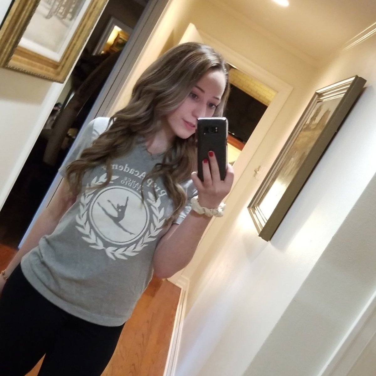 rachmcleod7's tweet photo. I did a boujee thing because its all about me now and no one else💋 #mermaidhair #extensions https://t.co/0AmAnwrxGM