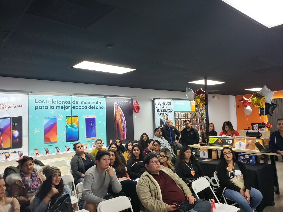 noreen_taylor26's tweet image. Late Night Cellular Ave Training!! We love the promotions!! #theVIPboost #vipwireless  #promoready @Ola_Spg @DaveBerginVIP @VIPsalazargomez @vipcaseyf @VIPwireless @vip_burson @CGuzmanVIP @OArriagaVIP @dixinco @CastroTuia