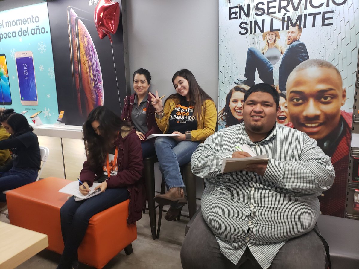 Late Night Cellular Ave Training!! We love the promotions!! #theVIPboost #vipwireless  #promoready @Ola_Spg <a href="/DaveBerginVIP/">Dave Bergin</a> <a href="/VIPsalazargomez/">Salazar Gomez</a> <a href="/vipcaseyf/">Casey Fernandez</a> <a href="/VIPwireless/">VIP Wireless</a> <a href="/vip_burson/">VIPBill</a> <a href="/CGuzmanVIP/">Chris Guzman</a> <a href="/OArriagaVIP/">Omar</a> <a href="/dixinco/">Pete Dickson</a> <a href="/CastroTuia/">Ericka Castro-Tuia</a>