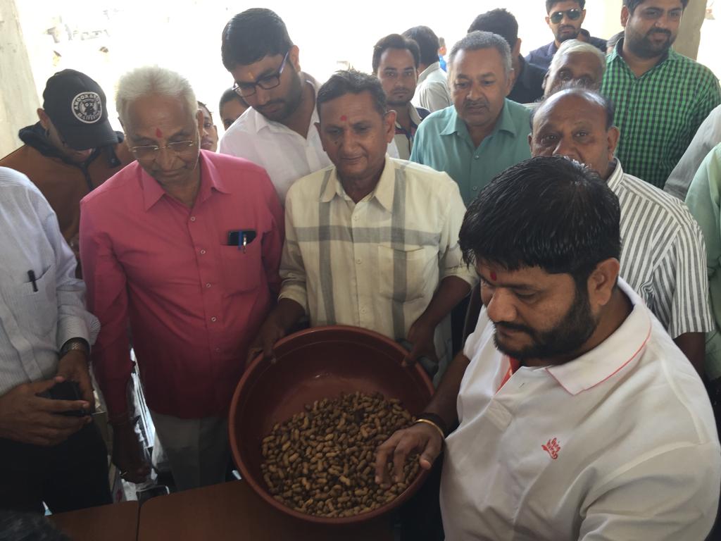 dso_gnr's tweet photo. Procurement started at Mansa APMC. 
Happy moments with farmers of Mansa https://t.co/CsVKUS6vbT