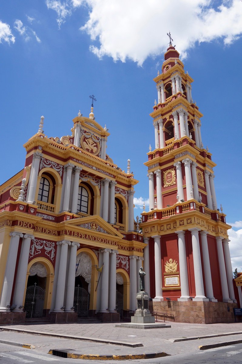 マッキー 美しい風景が好き サルタのカラフルな街並み アルゼンチン あまり有名でない街ですが おとぎ話に出てきそうな 可愛らしいカラーリングの建物ばかりでした 楽しい街歩きでした 女性にオススメです T Co Naaofnfnue