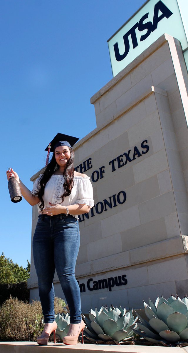 jordanjac9's tweet photo. #utsa18 🥂🎓🎉 https://t.co/dPf89H0c2b