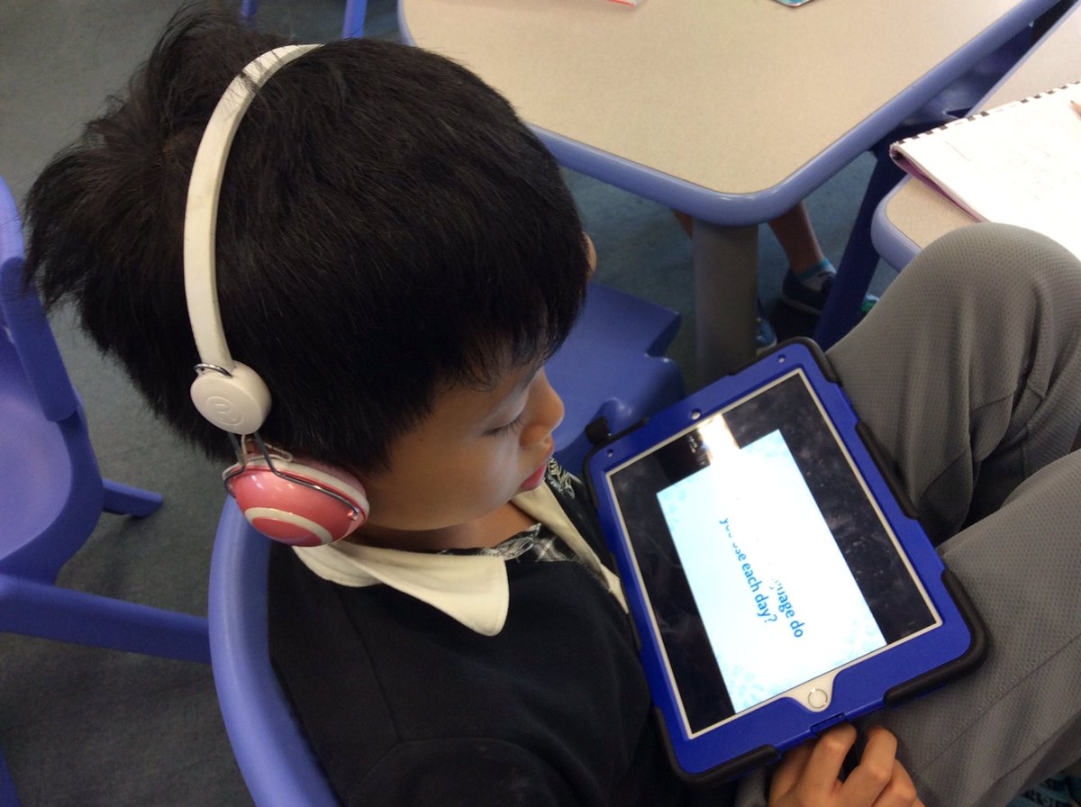 krobbins84's tweet image. #weekofcode and #hourofcode day 4 with #seesaw based activities ... Ss making icons for a contest and learning from a webinar on How to Build an App #aisgz #futureready
