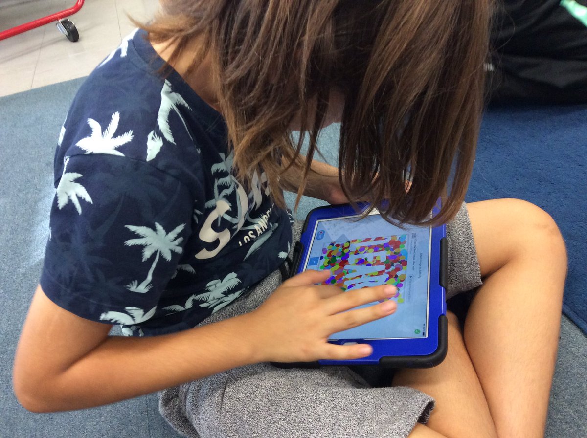 krobbins84's tweet image. #weekofcode and #hourofcode day 4 with #seesaw based activities ... Ss making icons for a contest and learning from a webinar on How to Build an App #aisgz #futureready