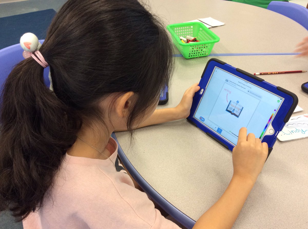 krobbins84's tweet image. #weekofcode and #hourofcode day 4 with #seesaw based activities ... Ss making icons for a contest and learning from a webinar on How to Build an App #aisgz #futureready