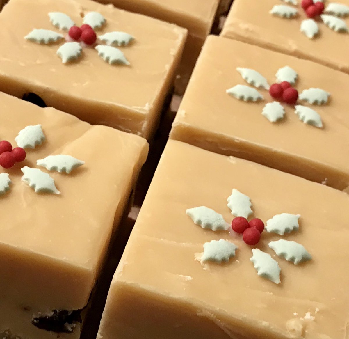 🎄Cherry Bakewell Fudge Bars🎄#fudge #fudges #sourcherry #almond #smallbusiness  #womaninbusiness #rabycastlechristmasmarket #bowesmuseumchristmasmarket #handstirred #smallbatch #shoolocal #durham #christmasgifts