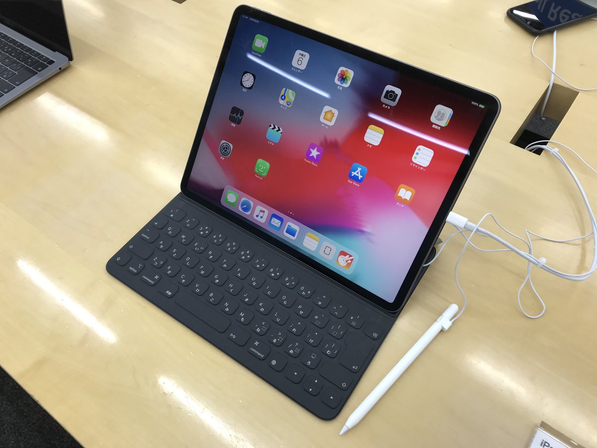 Keiji Sakamoto 今日 Paypay で購入した新 Ipad Pro 12 9 はいつ届くかは未定だけど 使用用途はお絵かき専用機 イラストや楽譜 となる予定で 旧 Ipad Pro 10 5 は売らずにモバイル専用にする予定 Applepencil の第一世代は流石に売るかな T