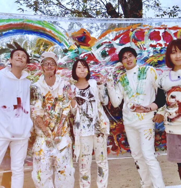 taiyodrops's tweet photo. みんなしてペンキにまみれる。それってこんなに気持ちいいことだったんだね。また来年、またここで!
#ペンキ #古墳 #イベント #はにコット #ネオ古代の森 #高槻 #大阪 #artevent #painters #osaka #artarea #art #今城塚古墳 #参加型 #artlive https://t.co/7ZaOw400Bk