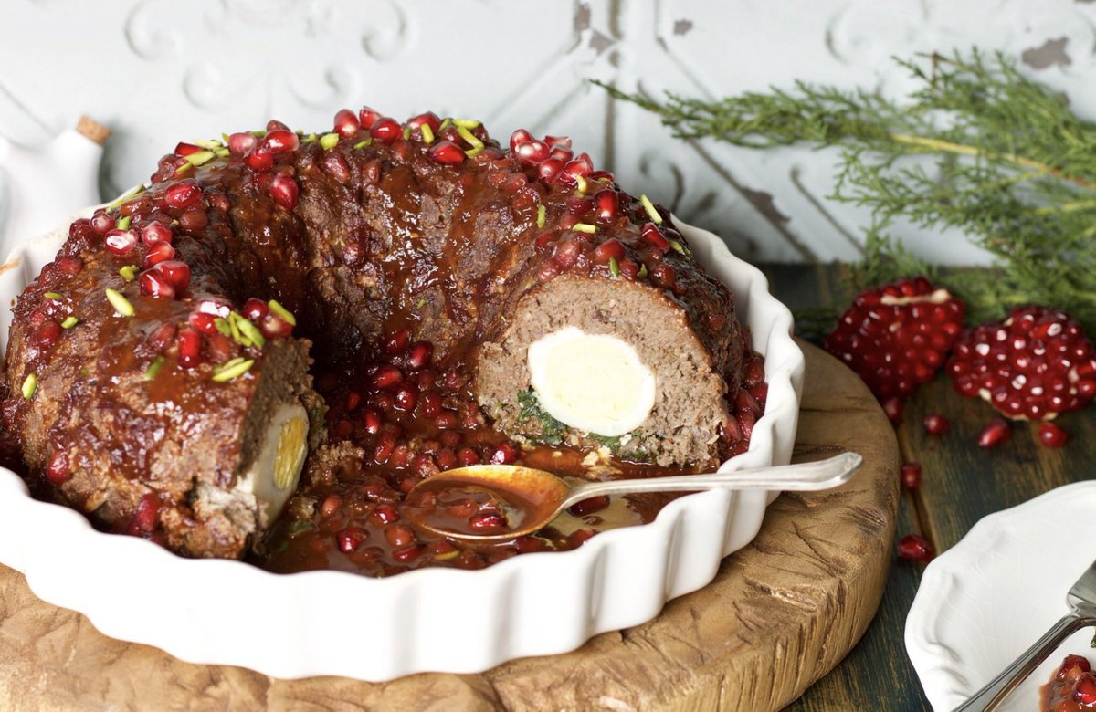 Have you tried my festive #meatloaf yet? Check out the recipe here: 
thepersianfusion.com/festive-persia…  The #pomegranate sauce completely transforms the meatloaf and it’s pretty made in a #bundtpan. #RecipeOfTheDay #recipe #holidayrecipes #maryamsinaiee