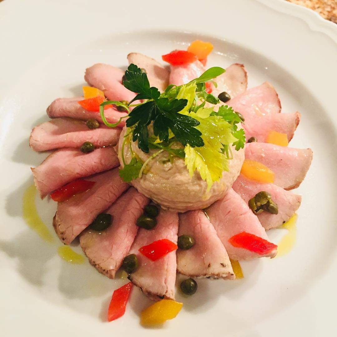 Chef_RM's tweet image. The classic “Vitello tonnato"

 #santambroeus #robertomaurizio #italianchef #palmbeach #santambroeuspalmbeach #larryklinemeats #foodporn #palmbeachfoodie #foodblogger #salentochef #followme #larryklinemeats #vitellotonnato @Sant_Ambroeus @larryklinemeats