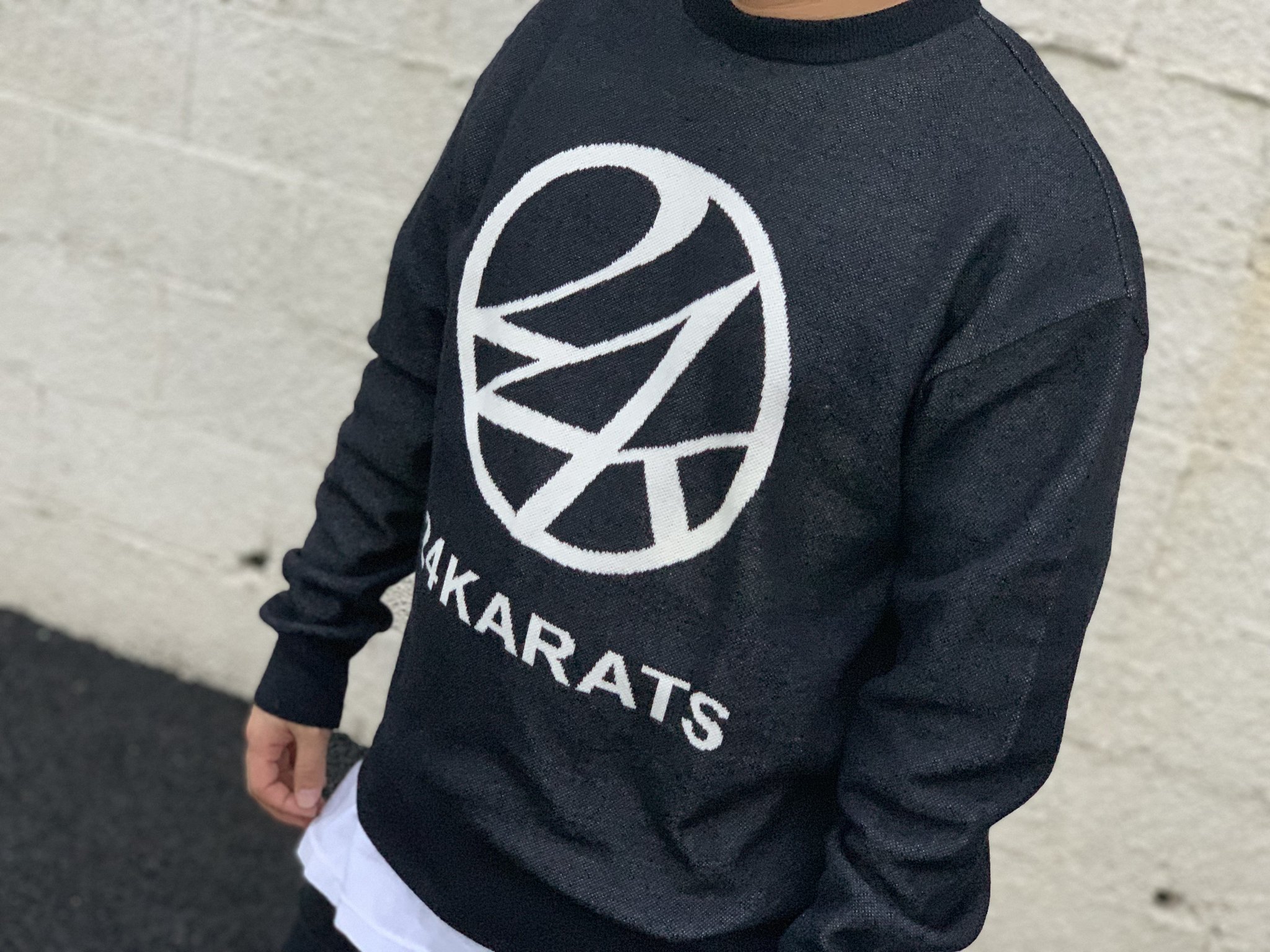 24karats Logo Series ロゴを落とし込むことにより着回しがしやすいニット ロゴを使った普段使いしやすいスウェットが好評発売中 是非 店頭 オンラインにてご覧下さいませ 店頭からの通信販売も承っております Online T Co