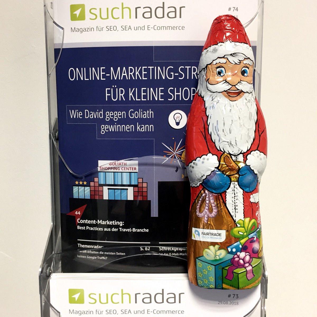 suchradar's tweet photo. Heute spielen wir mal den Nikolaus: 🎅 Wir verlosen ein Print-Jahres-Abo des suchradars! 🤩
Was musst du dafür tun? Poste ein Foto deiner Lieblingsausgabe mit Nikolaus und dem #suchradar! Am 07.12. losen wir den/die Gewinner/in aus. Infos zur Teilnahme: https://t.co/ch5o11kpOz https://t.co/ZfGvSYipHG