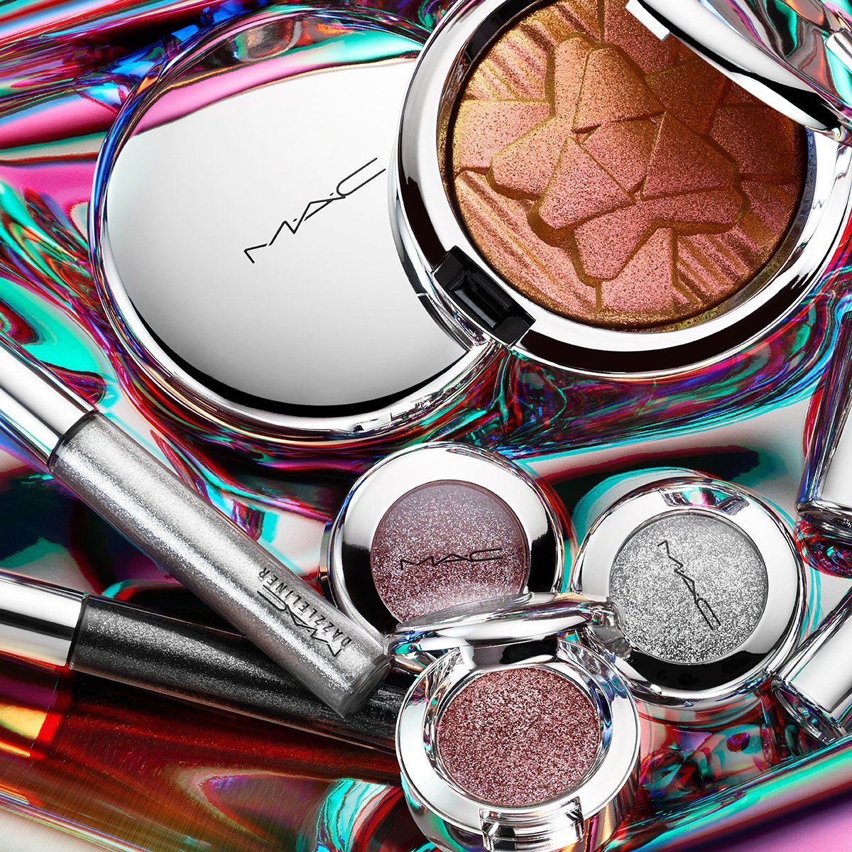 DubaiDutyFree's tweet photo. Bauble-bright feels so right. Get carried off into MAC's shiny, pretty world with colors and kits built to sweep you away before you fly away. Get the collection at Dubai Duty Free on your next trip. #MACShinyPrettyThings https://t.co/GCBzmOg5Ea