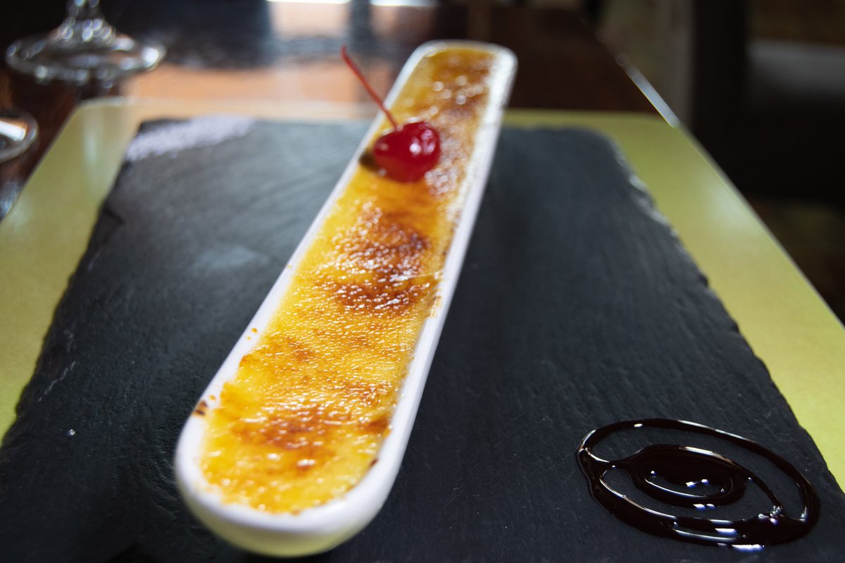 _GetInMyBelly_'s tweet photo. This is my favourite crème brûlée 😋👌 I've had it many times and I still maintain that @PigalleSA serve THE absolute best one. Full post here https://t.co/2HHaFbobry

#getinmybelly #foodies #dessert #desserts #cremebrulee #foodlovers https://t.co/auB9Ub3aPb