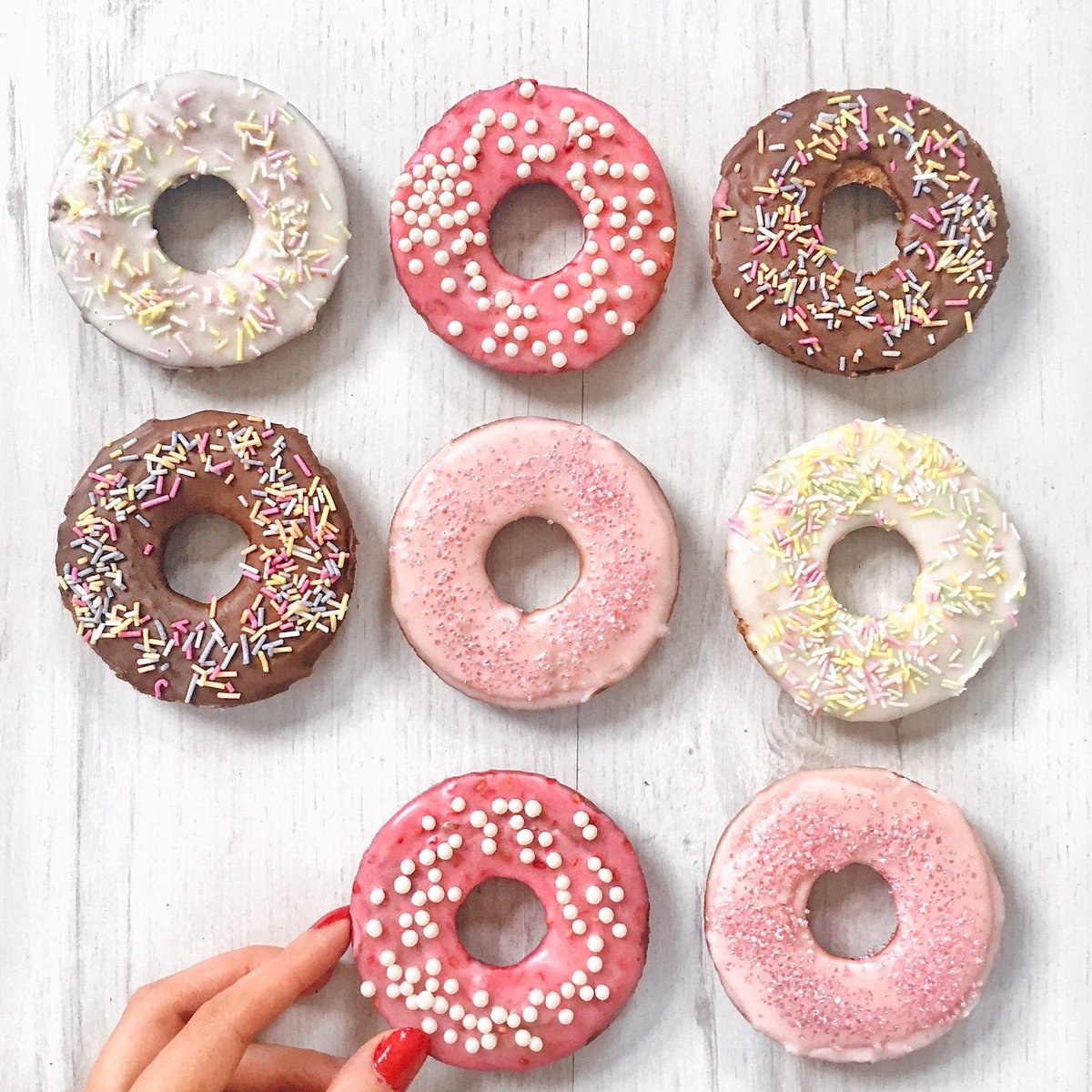 cutoutandkeep's tweet photo. Treat yourself to Vanilla Baked Doughnuts from #CookingSuperstar Hayley @hayleyfocsan from Nourish Your Glow - https://t.co/8IA180lPtT
#recipe #recipes #cooking #cook #food #foodporn #yum #delicious #yummy #donuts #doughnuts #baking #cakes #treats #sweets #dessert #vanilla https://t.co/HJlyzSyZkW