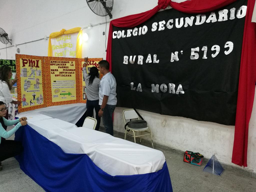 ChocobarKarina's tweet photo. #Saltatransformaescuelas en la primera jornada de evaluación de proyectos PMI #secundaria #tartagal @aniberruezo @MartaMariaMerlo @artydance23 @lescano_marite https://t.co/Z7YnovrCYG