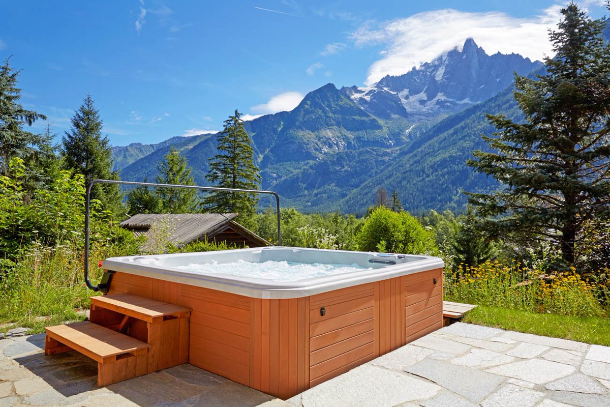 EmotionalEscape's tweet photo. Last minute availability for 2018 in Chamonix! #Chalet Lodge 15/12/2018 - 22/12/2018 - 10,000€ https://t.co/ZyJXB2WIjQ #frenchalps #montain #luxurytravel #Traveller #holidays #Vacations #alps #chalet #luxurylifestyle #skiing #chamonix #chamonixchalets #chamonixrental #December https://t.co/SgjJoA6tF6