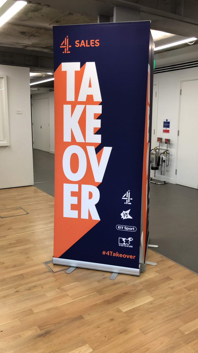groupmukcareers's tweet photo. #throwbackthursday when we welcomed @Channel4 to @WavemakerUK who discussed updates, debates and creative work! From the agency dance off competition to the @e4shipwrecked juice bar it was a great day enjoyed by all! #4takeover #wavemakeruk #media #dancedancerevolution #channel4 https://t.co/YtmLJnQTfb