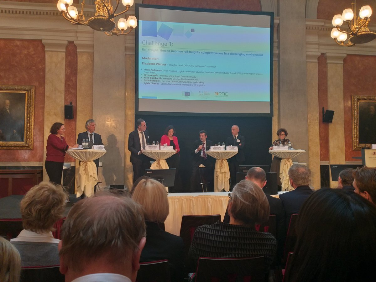 cinea_eu's tweet photo. Today at #RailFreightDay #RFD2018 in Vienna to announce the #CEFTransport β¬100 million call with @Transport_EU @HeraldRuijters
open for applications on 8 January 2019 and deadline 24 April 2019 - start preparing your proposals! https://t.co/7hkyyYl1p1