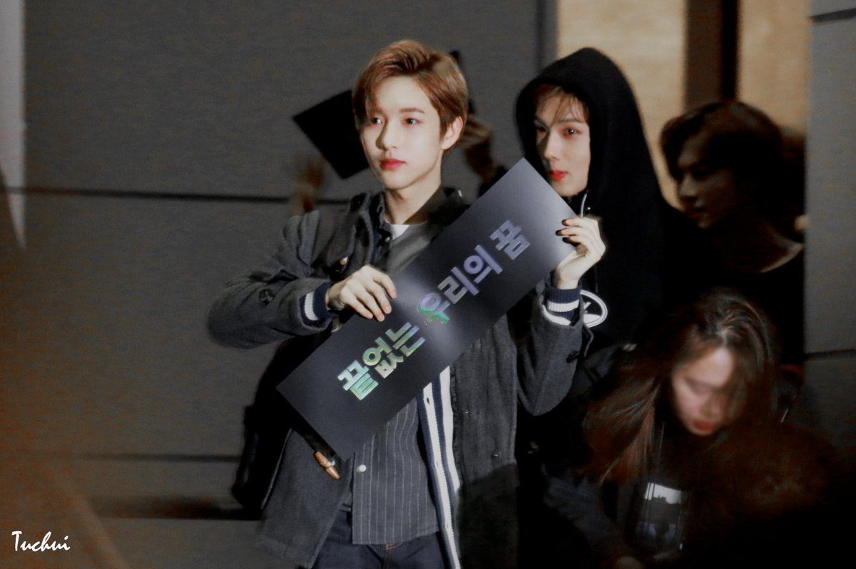 wodofkcn's tweet photo. 181204 DREAM SHOW 퇴근 
#런쥔 #RENJUN 
#지성 #JISUNG https://t.co/bfpFv9VHNo