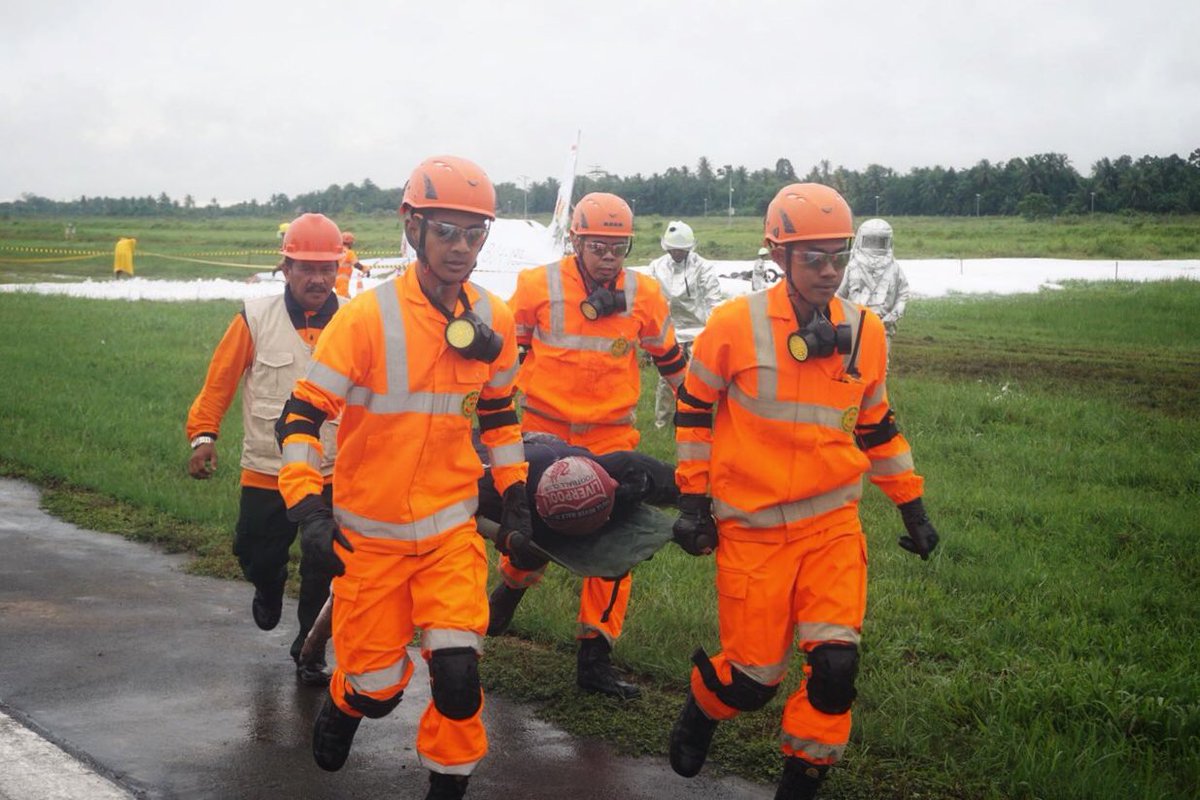 supadioairport's tweet photo. Airport Emergency Exercise 2018. Hari ini telah digelar simulasi Penanggulangan Keadaan Darurat (PKD) di @supadioairport . Aspek keselamatan selalu menjadi prioritas utama kami dalam setiap kegiatan penerbangan 😊👍🏻. #MantAP2 #AngkasaPura https://t.co/rBfI6piXS0