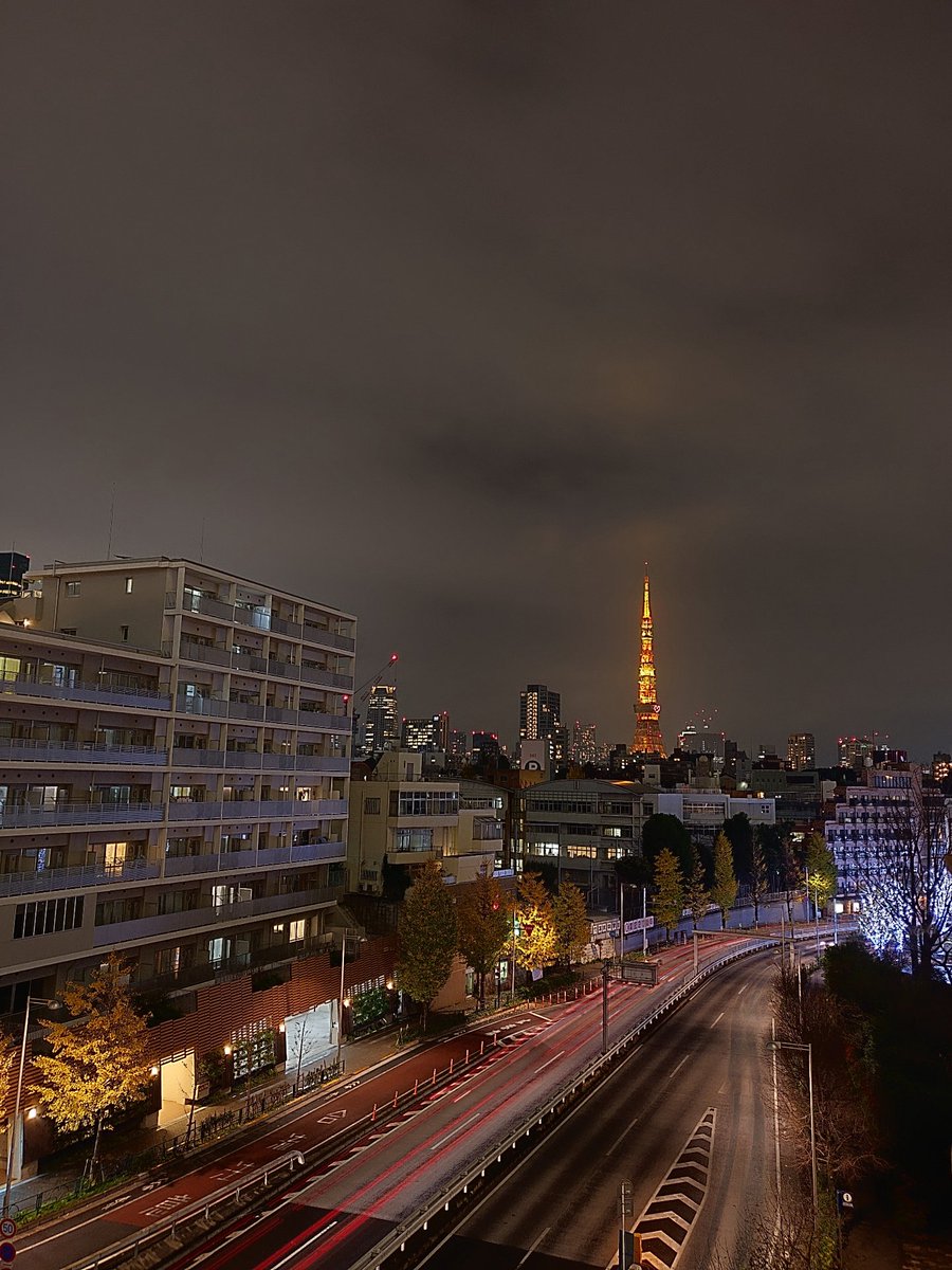 lapastillaroja's tweet photo. La torre de Tokio desde Roppongi Hills https://t.co/mOmKsodpAL