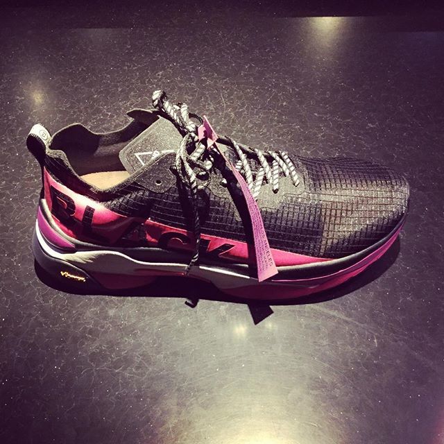 ট ইট র Kawano Kawano Kawanoshinjuku Shinjuku Selectshop Brandblack Sneakers Shoes Fashion Mensfashion カワノ カワノ新宿 セレクトショップ ブランドブラック スニーカー ハイテクスニーカー ファッション メンズファッション T