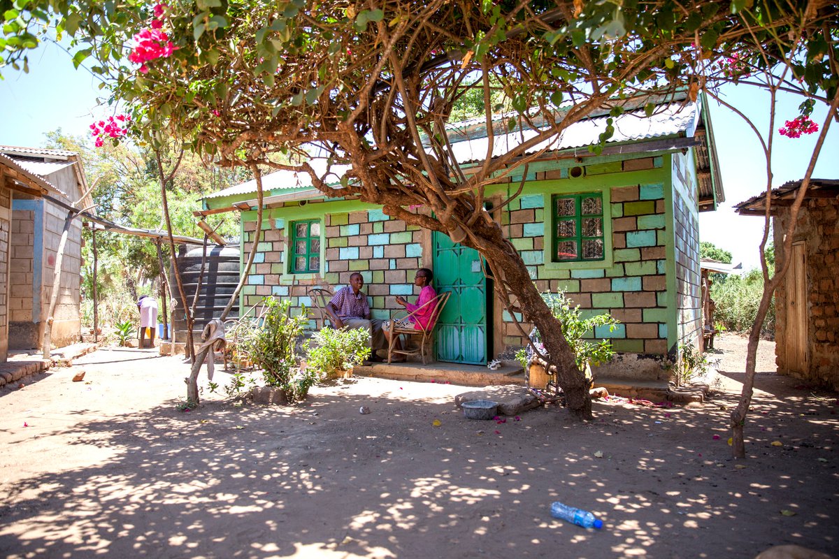 MastercardFdn's tweet photo. "There are strong connections between safe, decent housing and a family’s health and financial stability." #housingmicrofinance opens doors (literally) to better lives. Our partner @Habitat_org proves it in latest report: https://t.co/krRuqJq8Bh  #finclusion https://t.co/wdSgpgmfT5