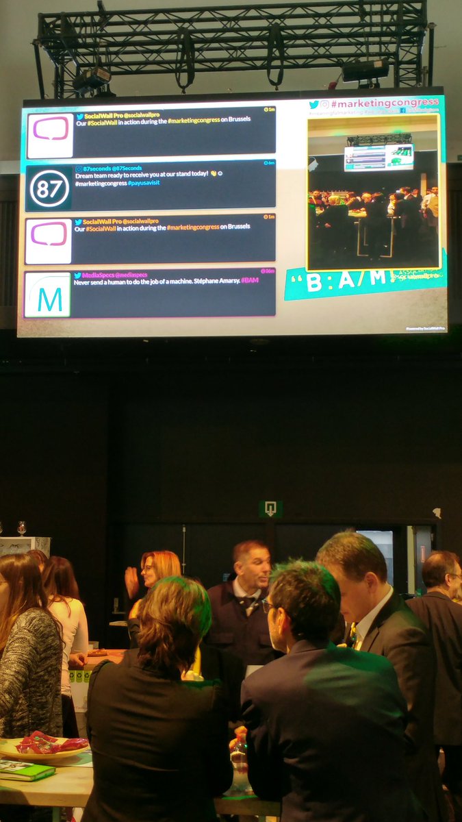 socialwallpro's tweet image. #TweetInception 😁