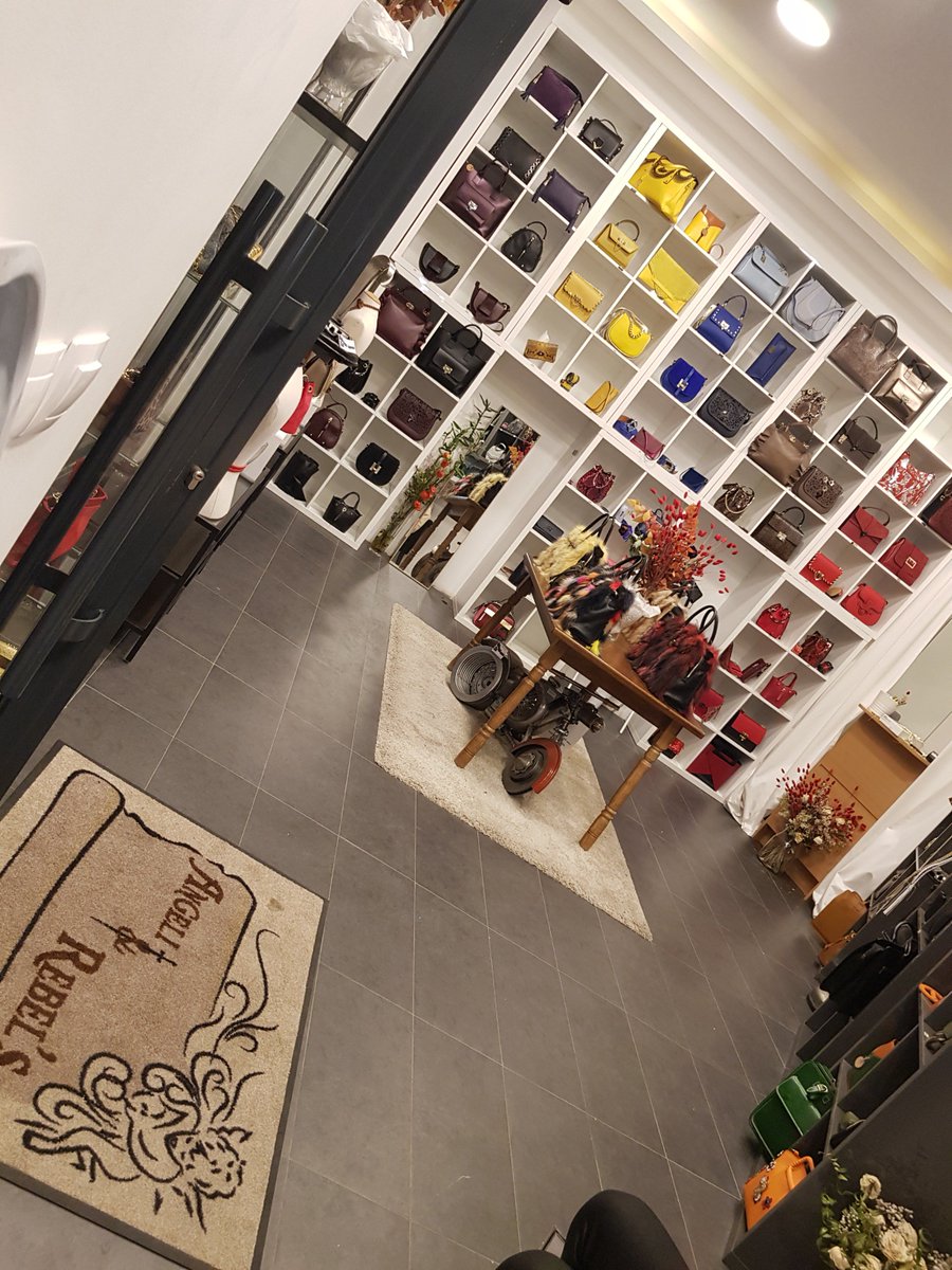 ProjectWorking's tweet photo. Des sacs, des accessoires... Angeli &amp; Rebels nous fera découvrir sa collection à notre cocktail de Noël. Nous vous attendons le 13 décembre.
#cocktaildenoël#dégustation#stands#cadeaux#maroquinerie https://t.co/NGD6BSDm0e