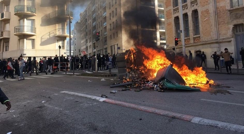 Протесты школьников и студентов в Марселе 