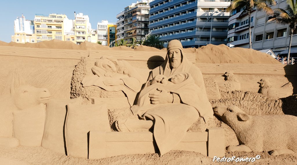 #visitaobligada #belendearena #LasPalmasDeGranCanaria 
Visita obligada al Belén de arena de @LasCanteras 
Bonito mensaje el de este año. #tradicion pero San José adaptándose a los nuevos tiempos.