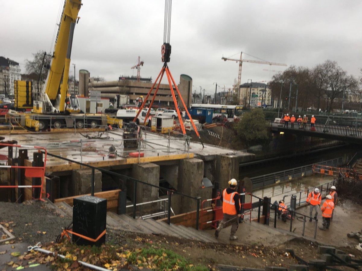 AliceBarraja's tweet photo. C’est un grand jour pour l’Erdre aujourd’hui ! Le canal se dévoile petit à petit par la force de spectaculaires travaux 🚧 #nantes  #waouhmoment # https://t.co/zhbTpgRbXF