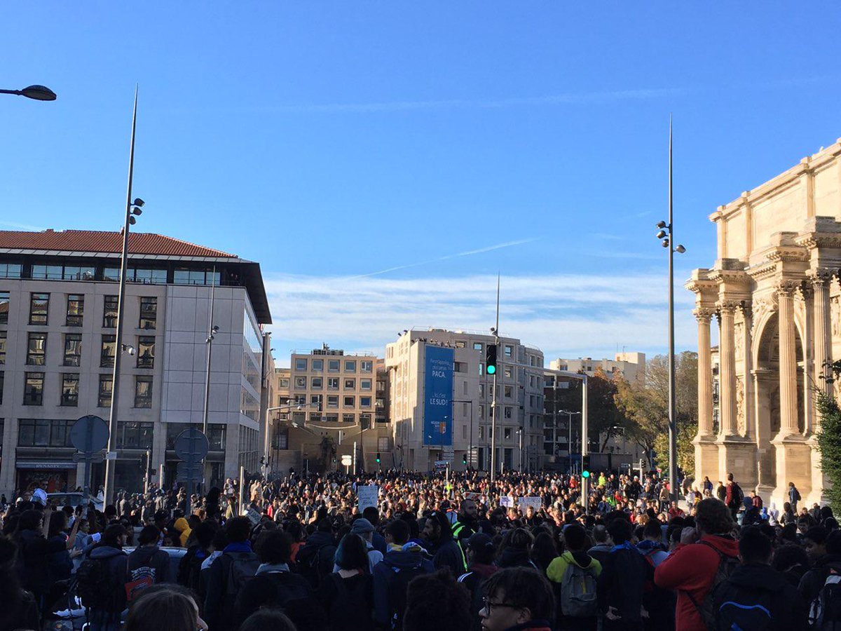 Протесты школьников и студентов в Марселе 